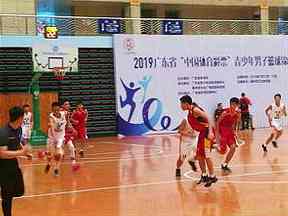 边路进攻怎样创造机会：宽度、套边与传中的配合